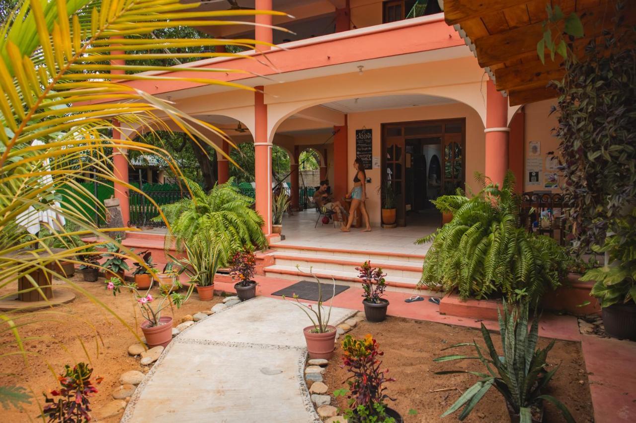 La Casona Hostel Пуэрто-Эскондидо Экстерьер фото