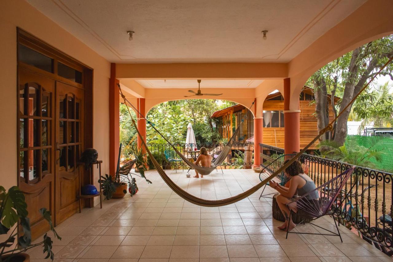 La Casona Hostel Пуэрто-Эскондидо Экстерьер фото
