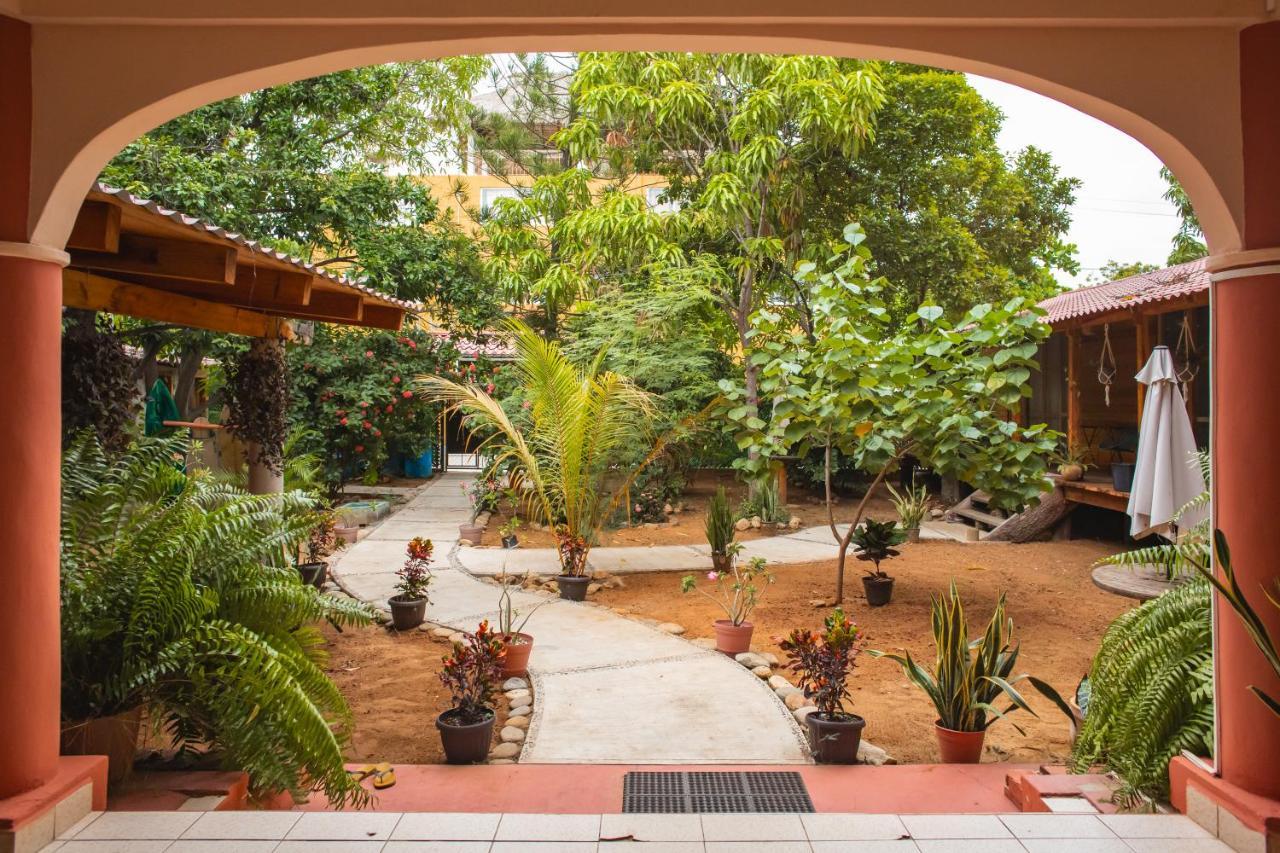 La Casona Hostel Пуэрто-Эскондидо Экстерьер фото